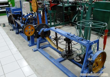 Barbed Wire Making Machine