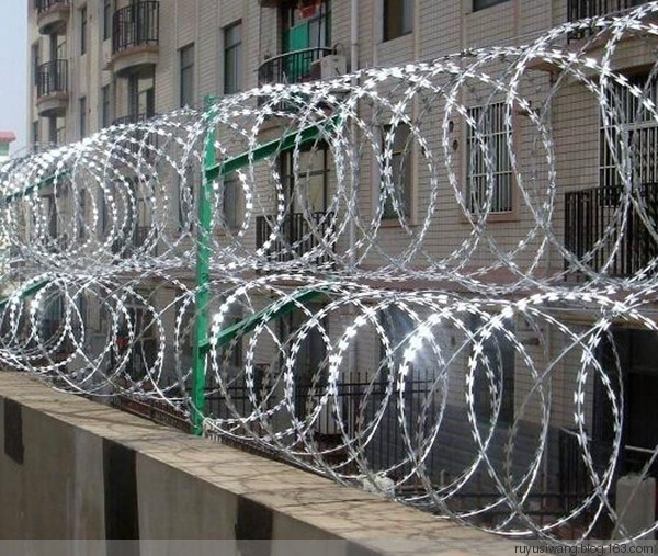 The bit punctures the rope